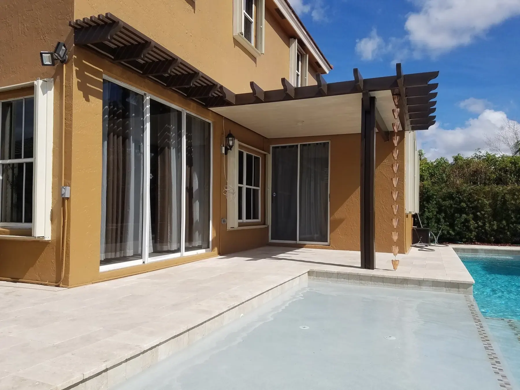 Naturewood Sequoia package integrating pergola detailing with a solid roof