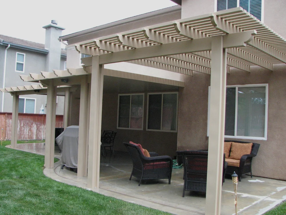 Pergola project showing Elite aluminum beam and post geometry
