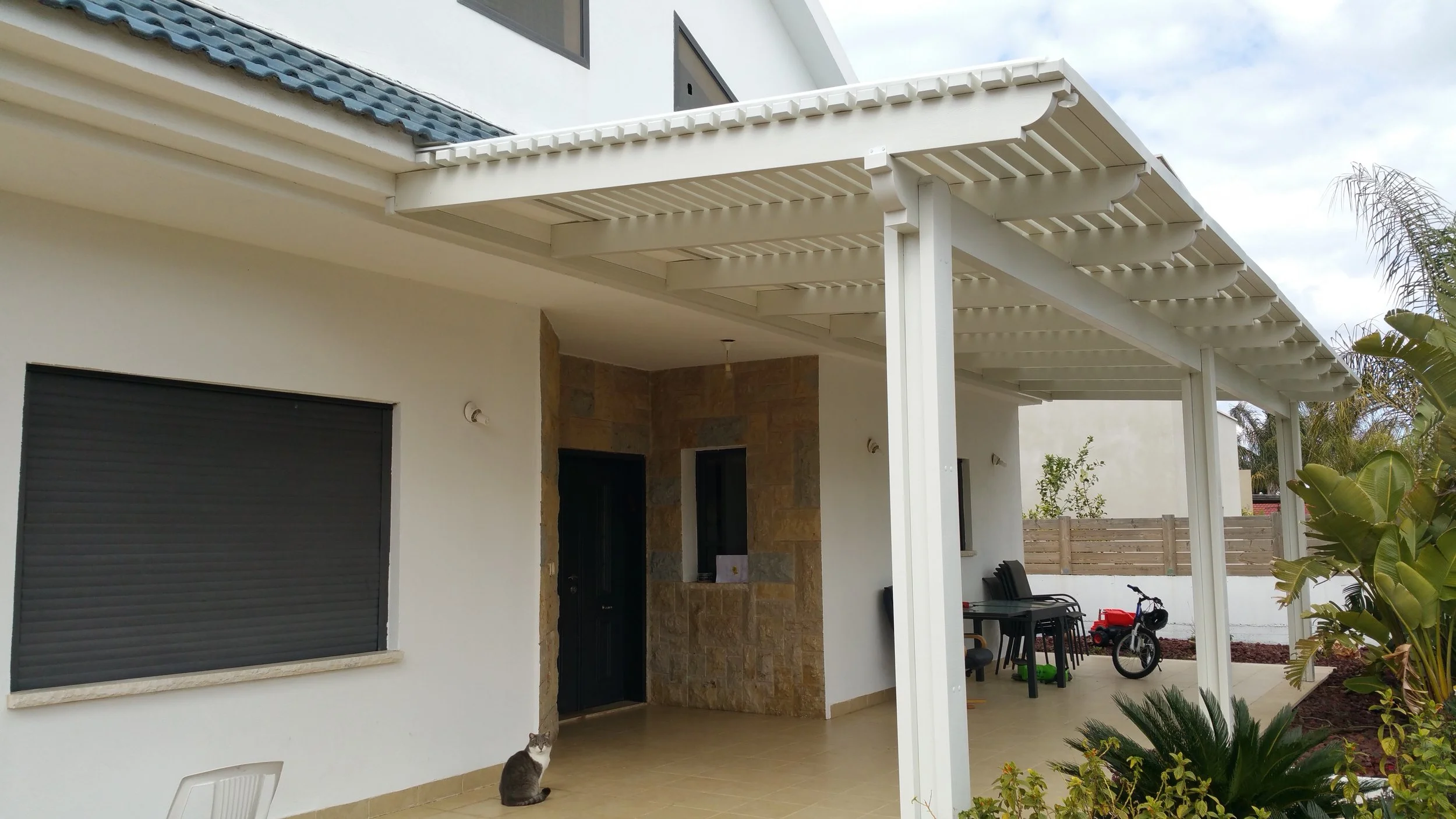Create a Stunning Outdoor Haven with an Aluminum Pergola System featured project